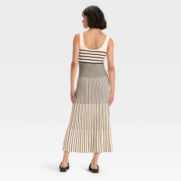 🎁New Maxi Stripped Dress - New🎁 - Picture 2 of 10